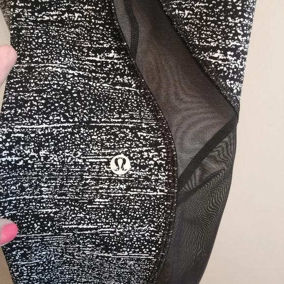 Lululemon Pace Perfect 25" Leggings with Mesh Cutouts in Air Time White Black 10 - Picture 10 of 16